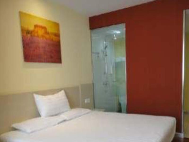 Hanting Hotel Yibin Zhongshan Street Exterior photo