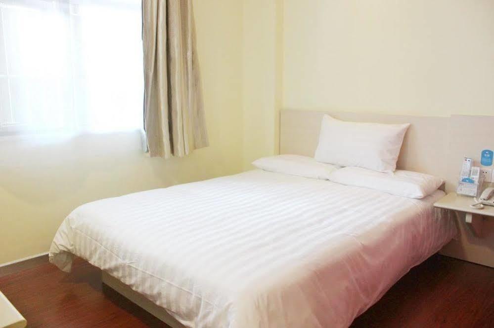 Hanting Hotel Yibin Zhongshan Street Exterior photo