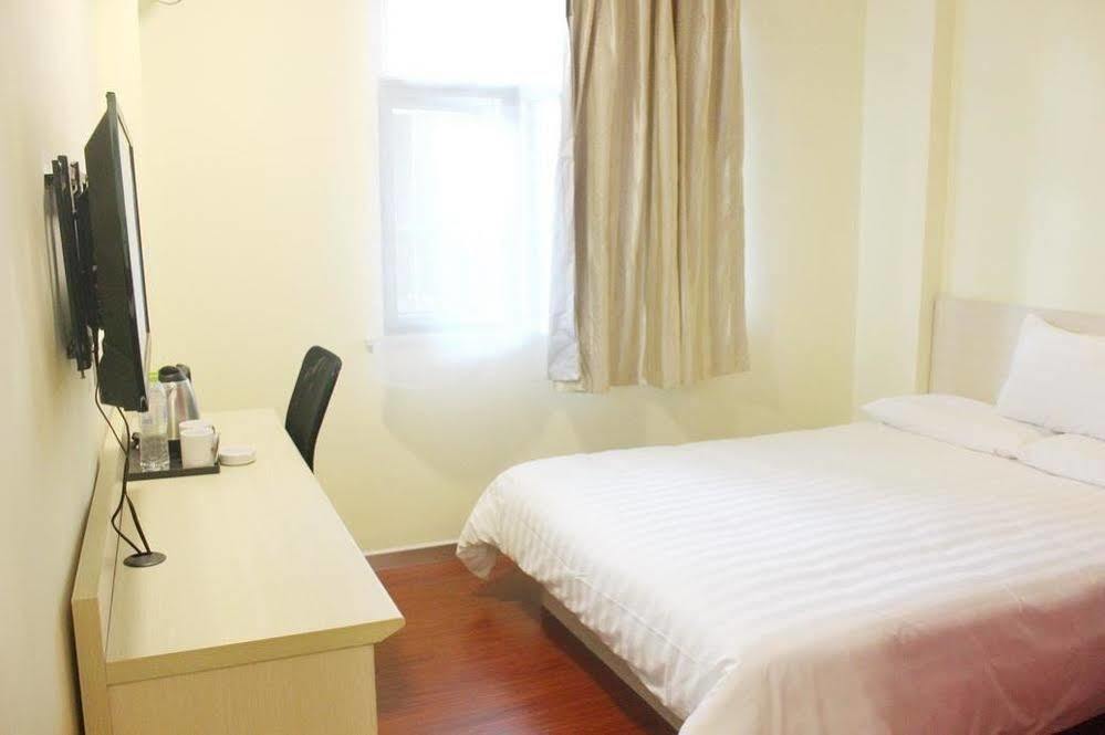 Hanting Hotel Yibin Zhongshan Street Exterior photo
