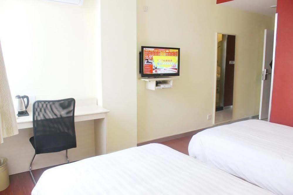 Hanting Hotel Yibin Zhongshan Street Exterior photo