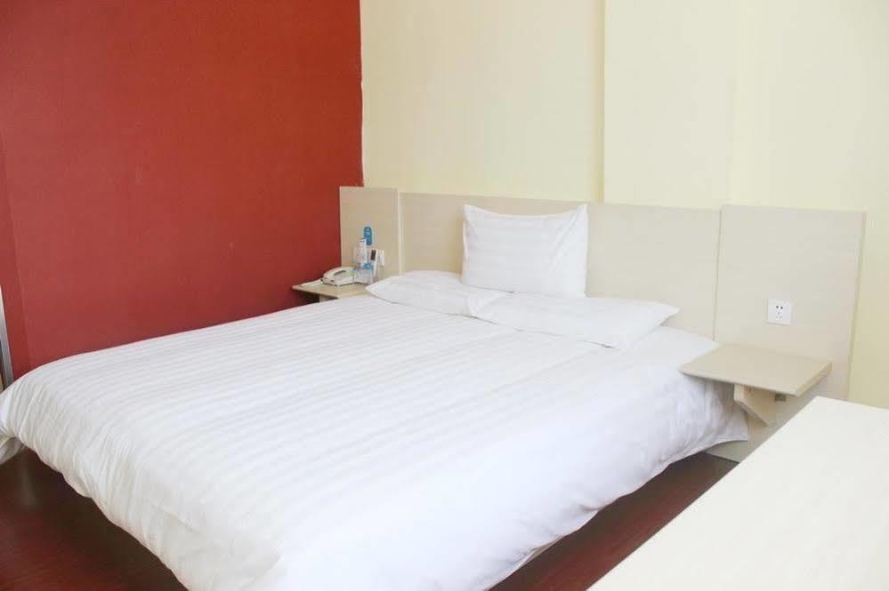 Hanting Hotel Yibin Zhongshan Street Exterior photo